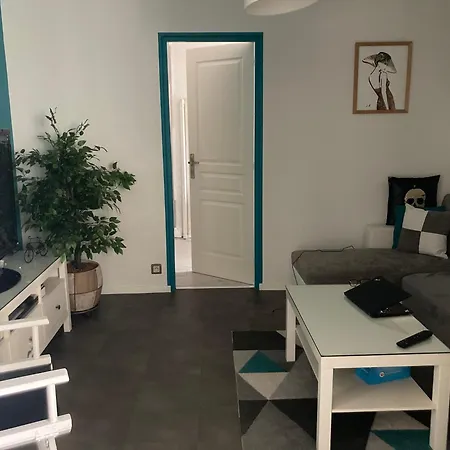 T5 Apartment *
